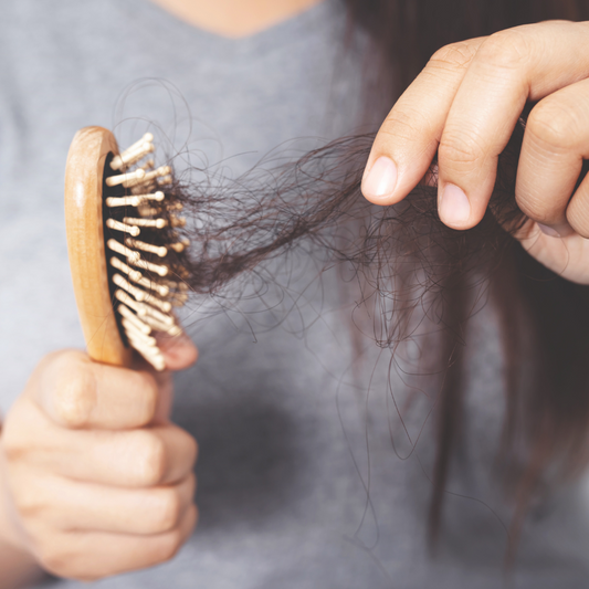 COMO REVERTIR LA CAÍDA DE CABELLO EN EL HIPOTIROIDISMO